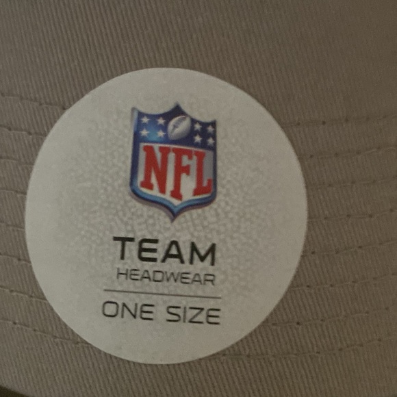 NFL TEAM APPAREL 
🧢 CAP
ONE SIZE, NEW YORK JETS w/Adjustable Velcro Closure NWT - Picture 4 of 5